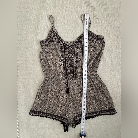 American Eagle Fringe Black White Embroidered Boho Romper Sz M Spaghetti Strap - Picture 9 of 12